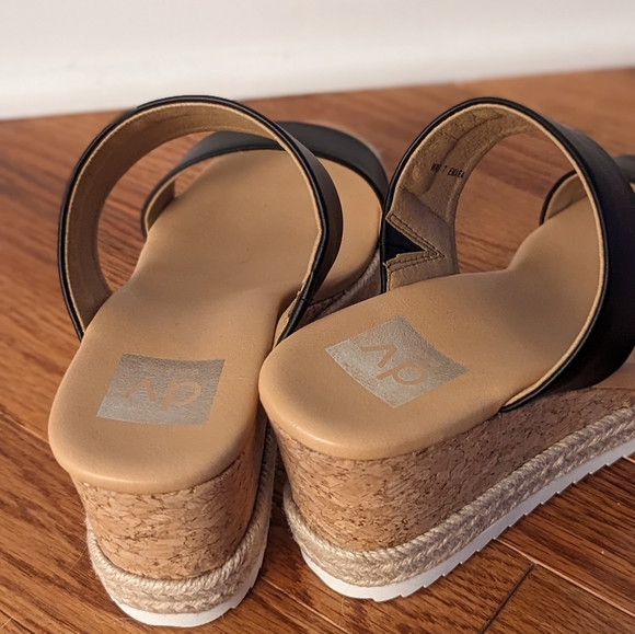 DV by Dolce Vita Emara Double Band Wedges - Picture 5 of 11